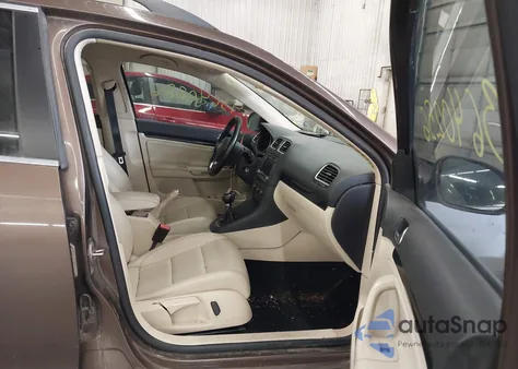 2011 Volkswagen Jetta Sportwagen 2.0L Tdi z USA, uszkodzony, nr VIN 3VWML7AJ2BM680277